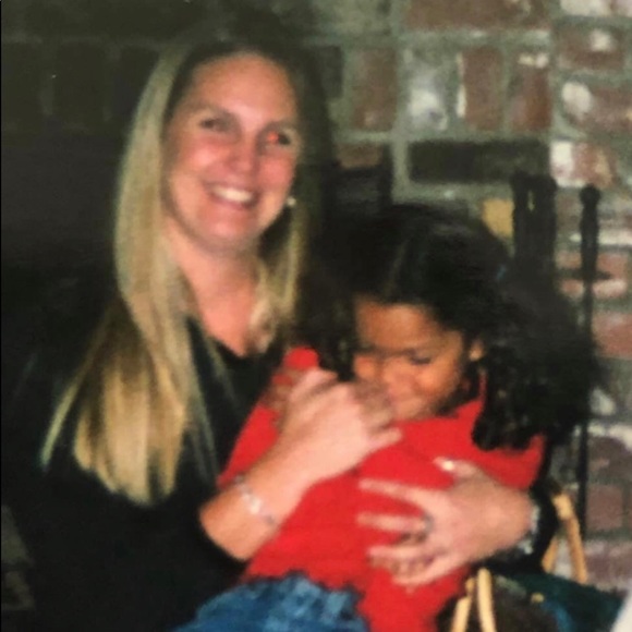 Meet your Poshers, Allison and Sydney - Picture 4 of 4